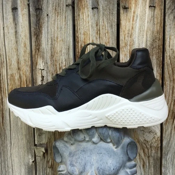 NWT Steve Madden Reverse Leather Camo Sneaker 8.5 - Picture 2 of 13